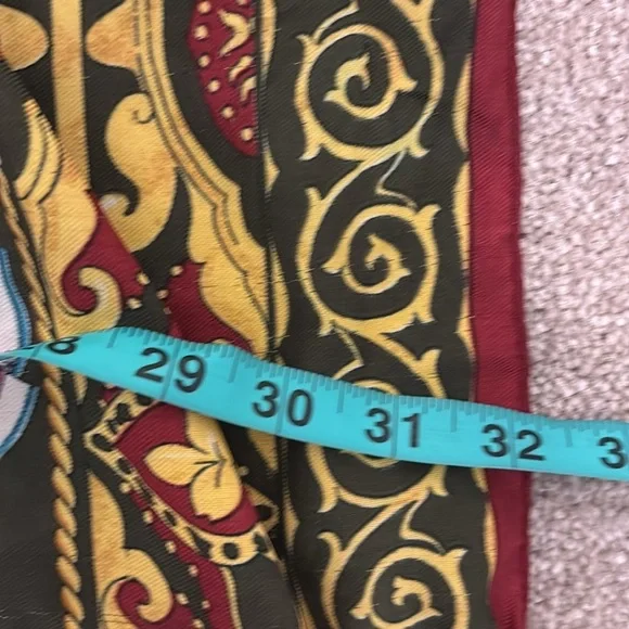Vintage Baroque vintage scarf - Picture 9 of 16
